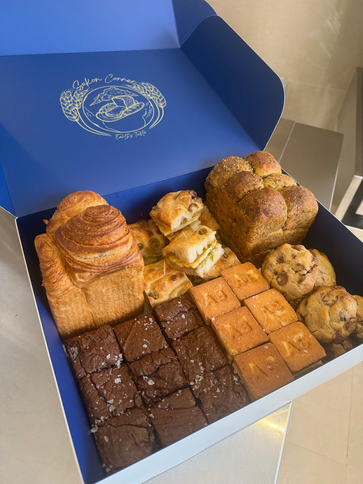 Mix bread and sweet box